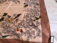 Afbeelding in Gallery-weergave laden, Gucci silk scarf
