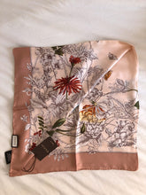 Afbeelding in Gallery-weergave laden, Gucci silk scarf
