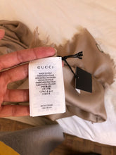 Afbeelding in Gallery-weergave laden, Gucci Beige Monogram Scarf
