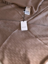 Afbeelding in Gallery-weergave laden, Gucci Beige Monogram Scarf

