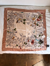 Afbeelding in Gallery-weergave laden, Gucci silk scarf
